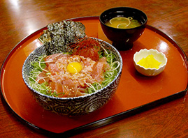 まぐろユッケ丼