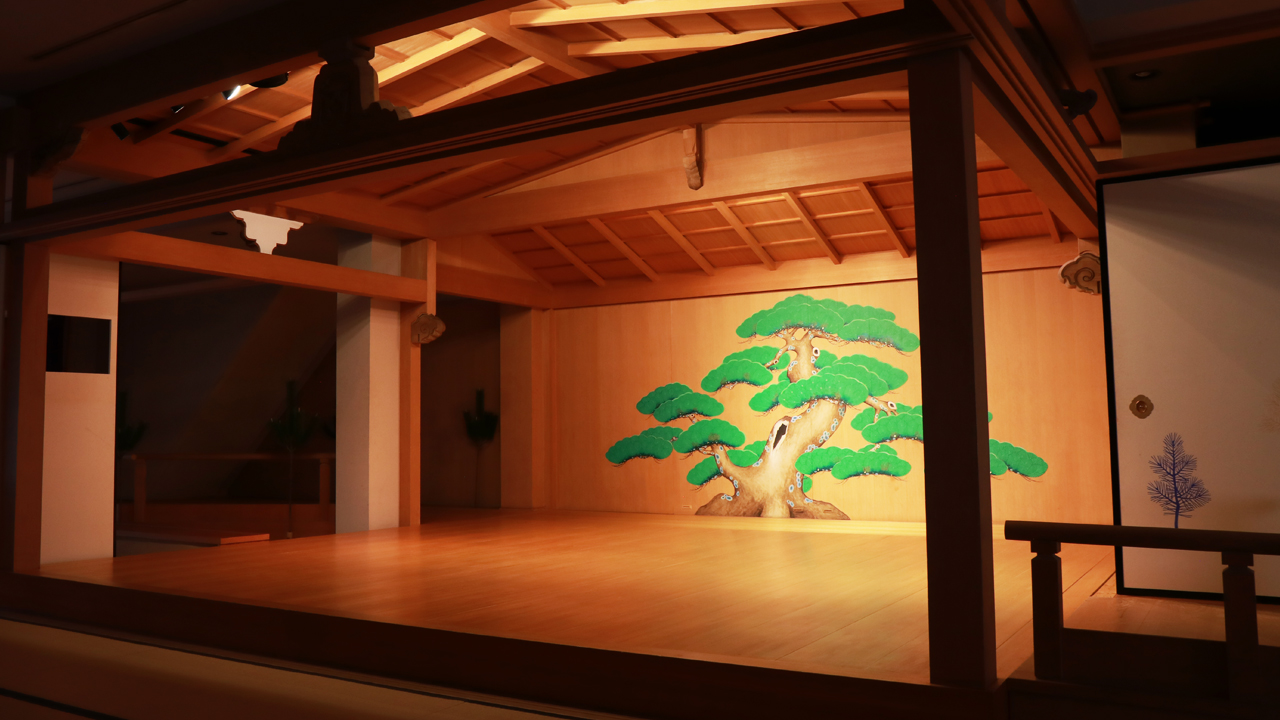 百千足館の能舞台全景