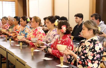 能舞台での文化イベント・撮影風景